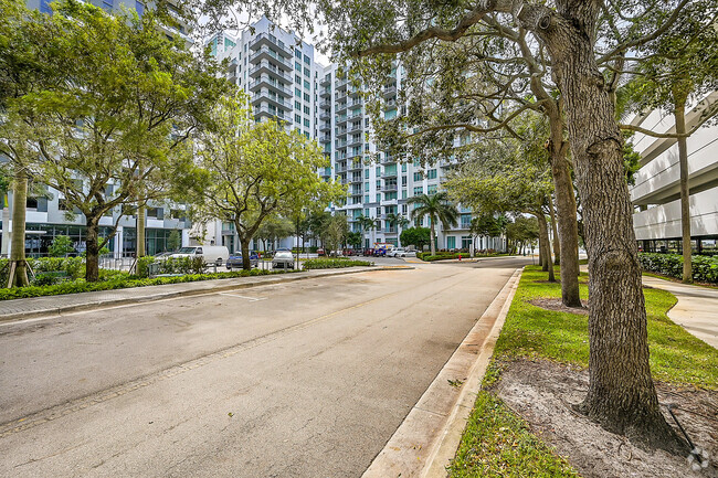 Building Photo - 300 S Australian Ave Unit 721 Rental