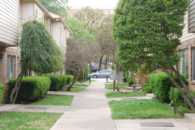 Photo - 724 S Welch St Unit The Connections  #2