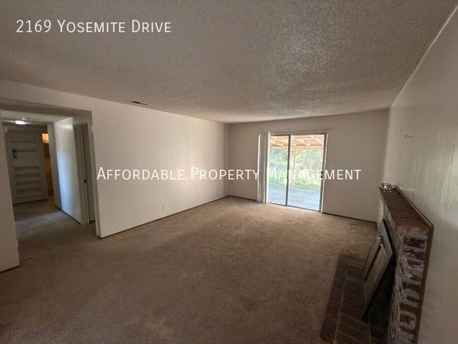 Photo - 2169 Yosemite Dr