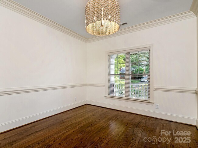 Photo - 2416 Chesterfield Ave