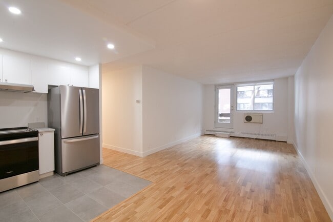 Building Photo - 4800 Maisonneuve Blvd W Unit 320