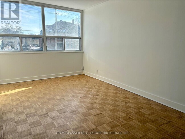 Photo - 396 Queens Ave Unit 208