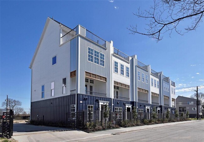 Building Photo - 706 Cage St Rental