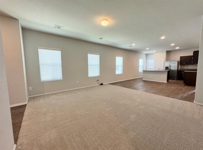 Photo - 195 Heritage Ml Trl