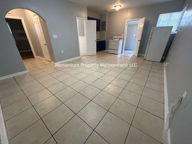 Photo - Cute & Cozy 1 Bedroom in Central St. Pete! Apply for FREE This Holiday Season!