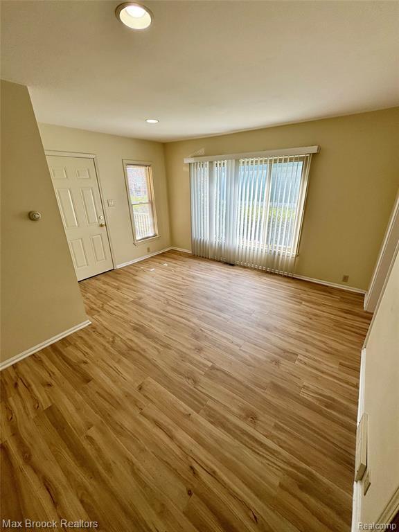 Photo - 368 S Wing St