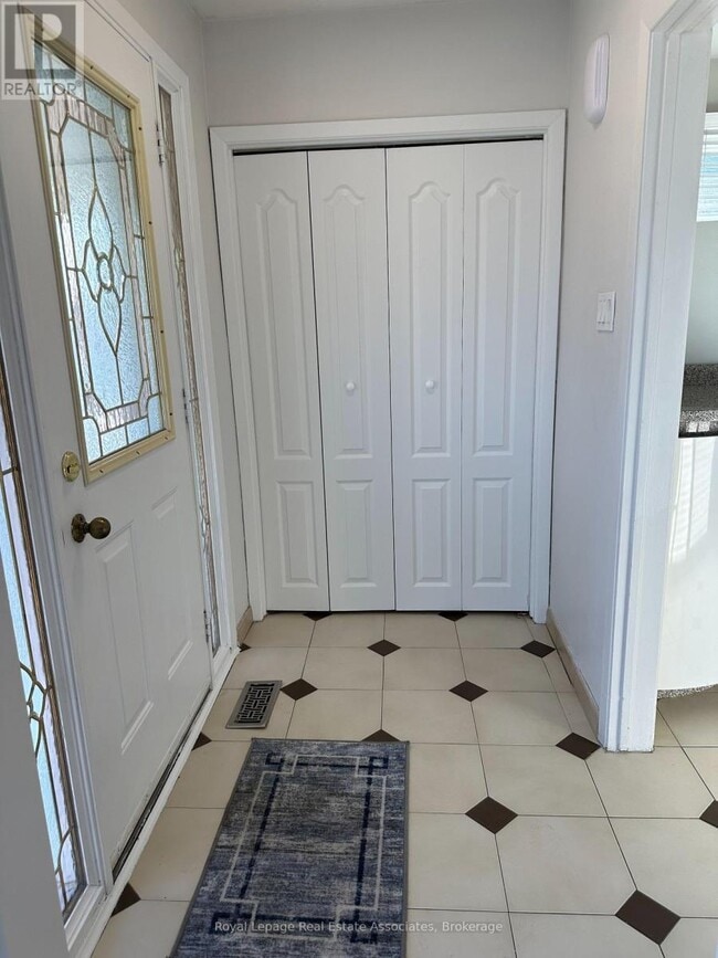 Photo - 1590 Coram Crescent