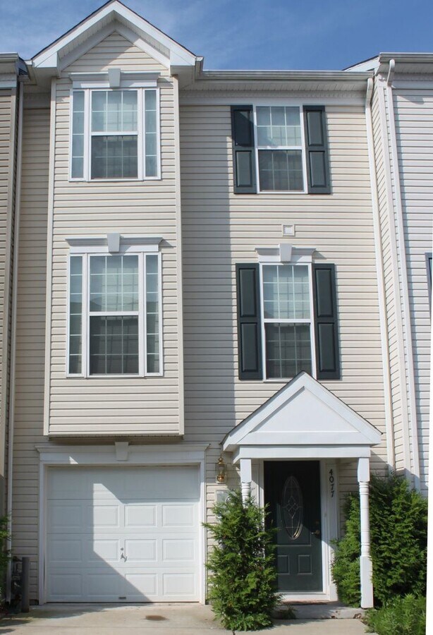 Townhouse - MONTH TO MONTH LEASE - Townhouse - MONTH TO MONTH LEASE