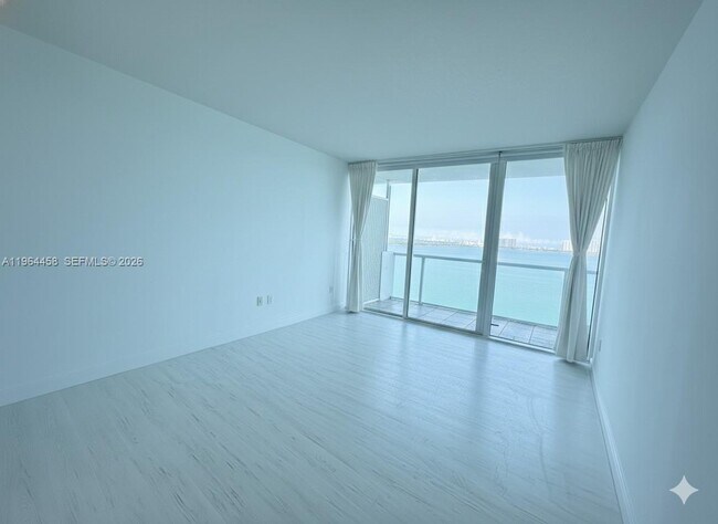 Photo - 665 NE 25th St Unidad 1603