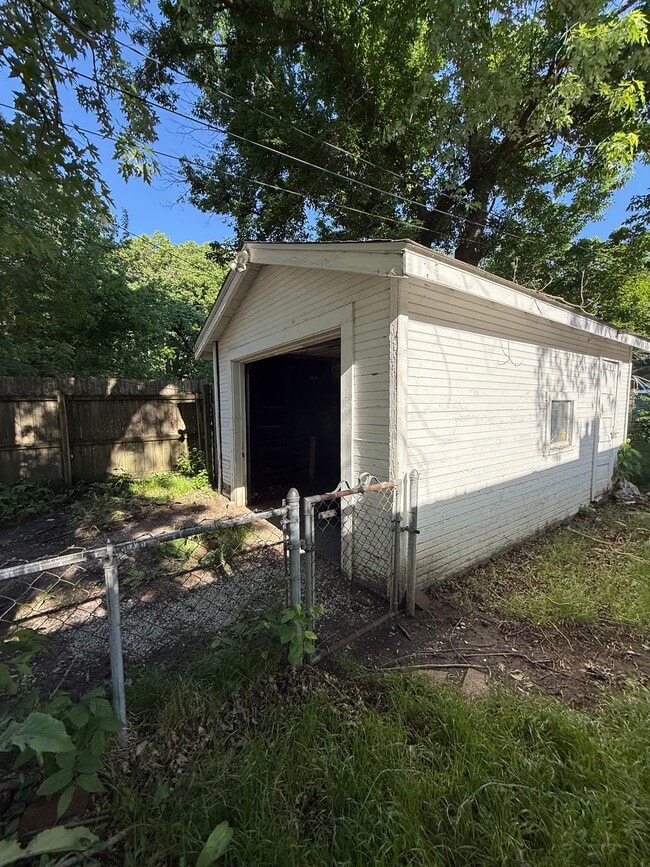 Photo - 1337 N Maple Ave