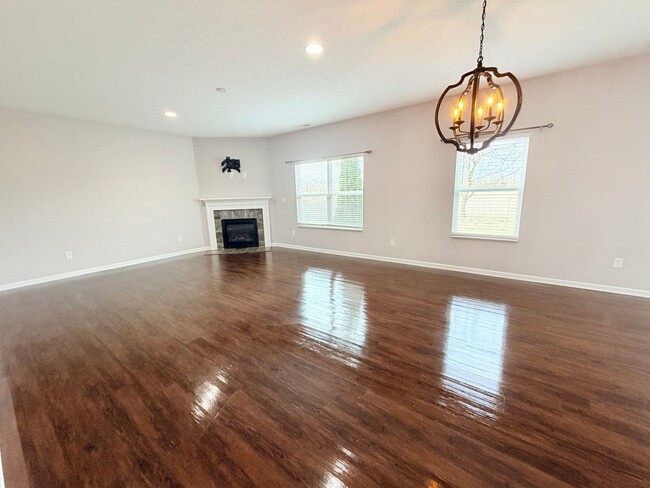 Photo - 1618 Woodside Cir