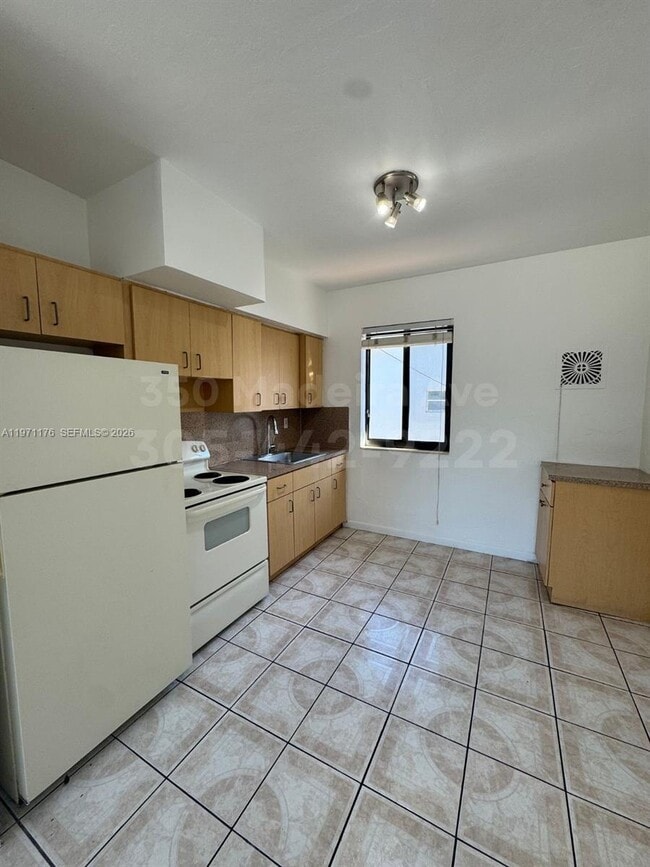 Photo - 350 Madeira Ave Unidad 4