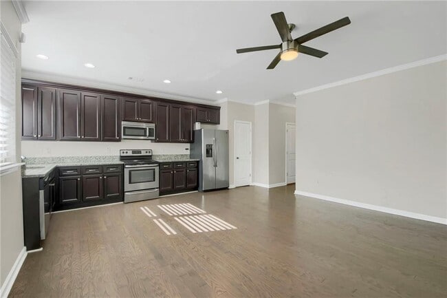 Photo - 2042 Bolton Rd NW