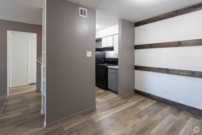 1BR, 1BA - 648 SF