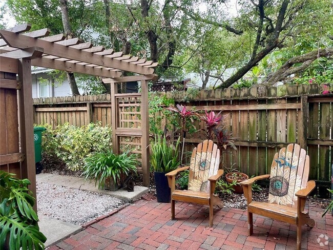 Building Photo - 807 1/2 S Fremont Ave Unit Lower Rental
