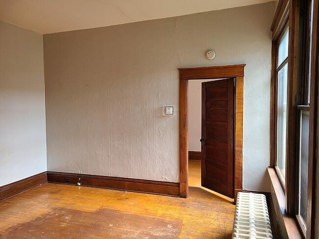 Photo - 1020 2nd Ave W