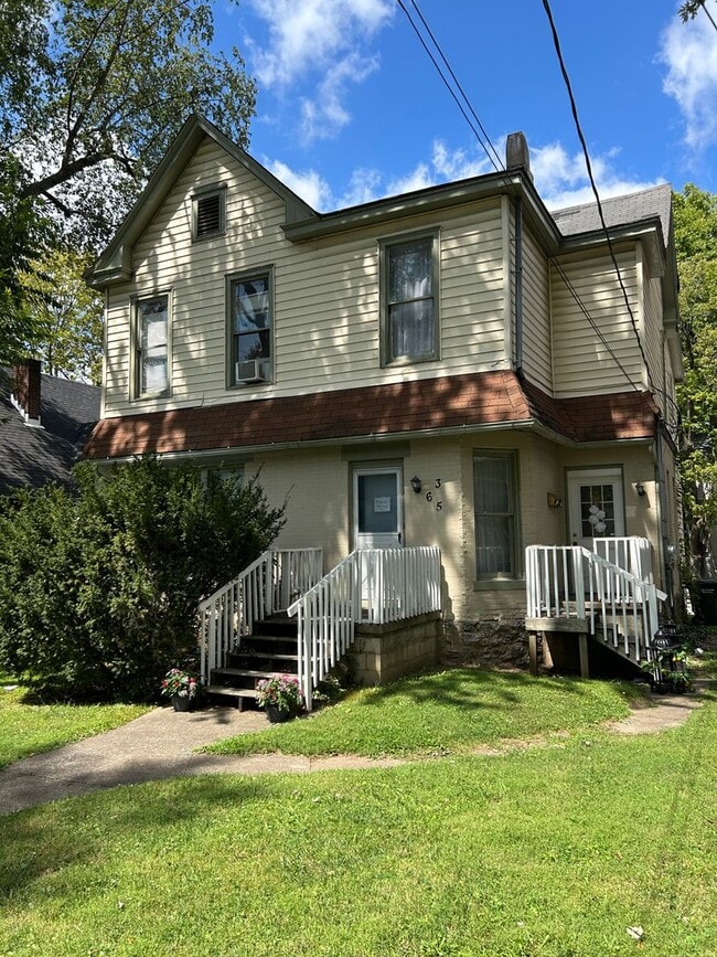 365-1 Linden Walk