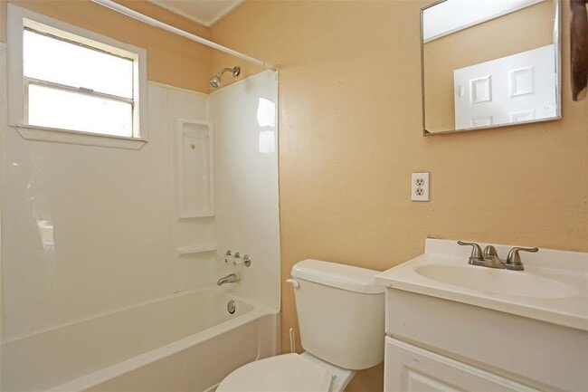 Photo - 2460 W Shane St