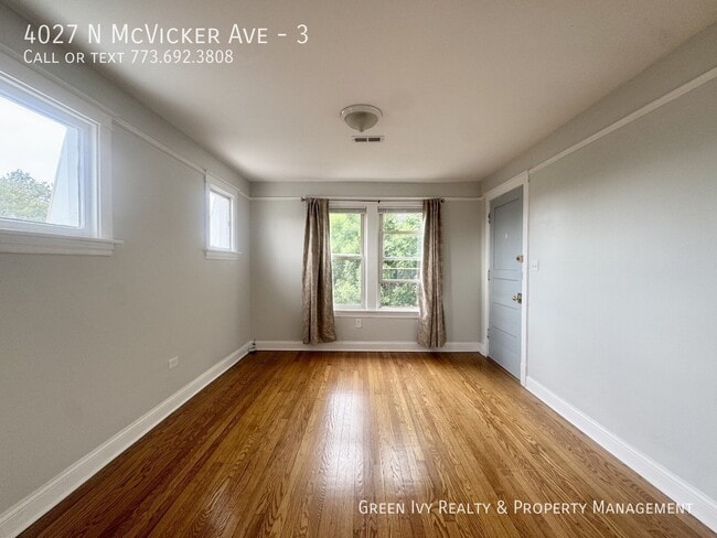4027 N McVicker Ave Unit 3