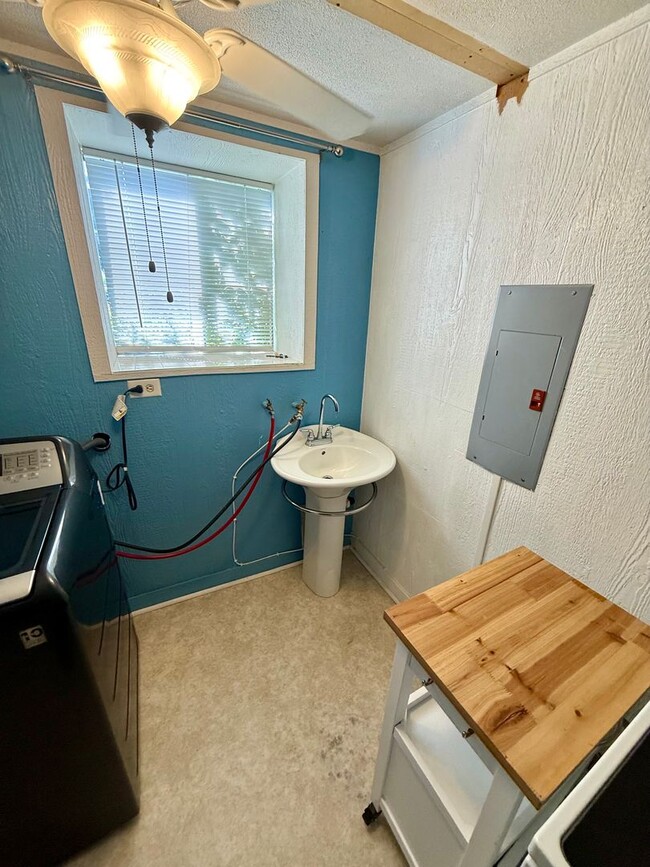 Photo - 2036 Lavey St