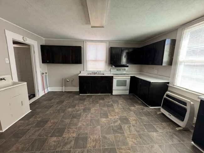 15 Curran Ave