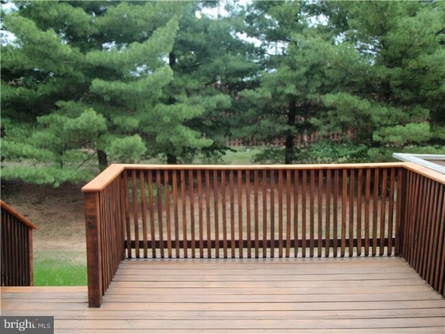 Photo - 404 Hopkins Ct