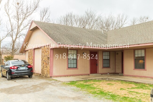 Building Photo - 1421 W Lillian St Unit 4