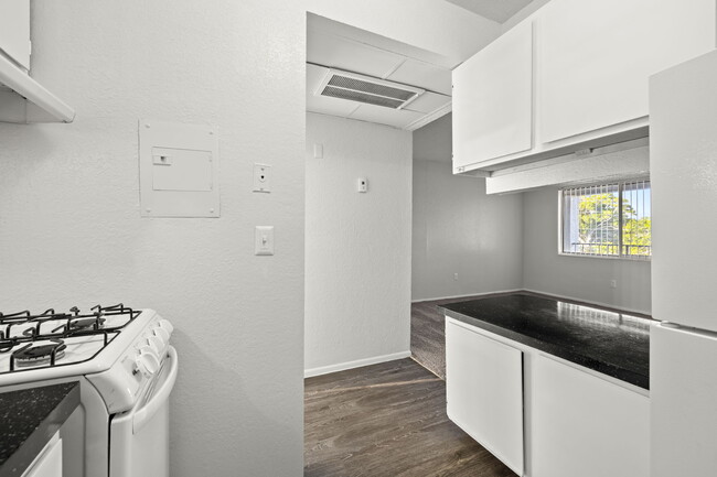 Photo - Lakes at Largo Apartments