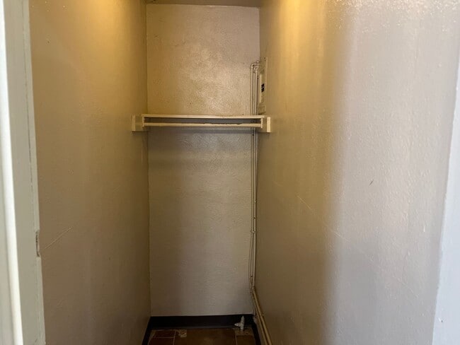 Photo - 232 1/2-230 1/2 Wilson Ave Unidad 230