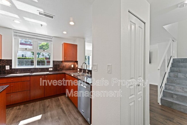 Photo - 300 W Beech St Unit #2