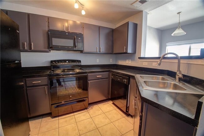 Building Photo - 2320 Gracy Farms Ln Unit 1321