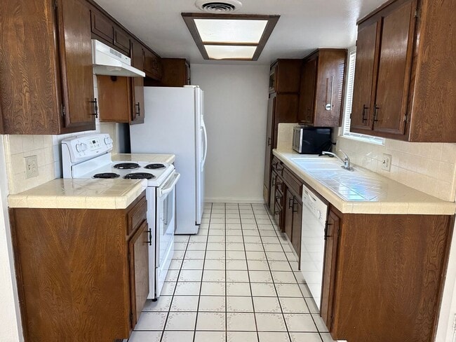 Photo - Westchester Area Condo W/Garage  AVAILABLE NOW!