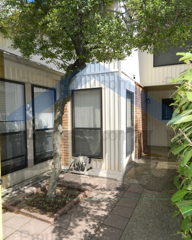 Photo - AVAILABLE NOW!!! Gorgeous 3+ Bed 2-Bath To...