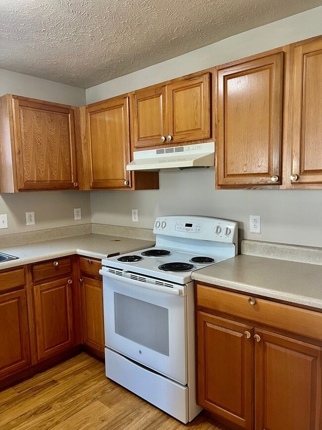 Photo - AVAILABLE NOW! 2 Bedroom Home on Main Street!