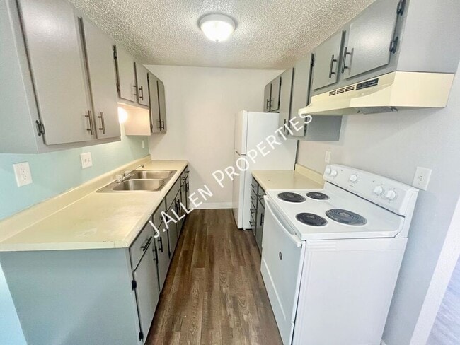 Photo - 1805 Parker Cir Unit C