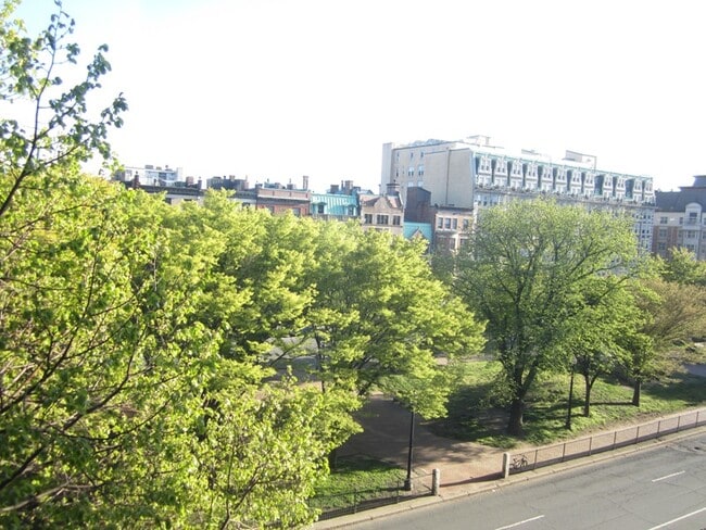 Photo - 471 Commonwealth Ave Unit 4F