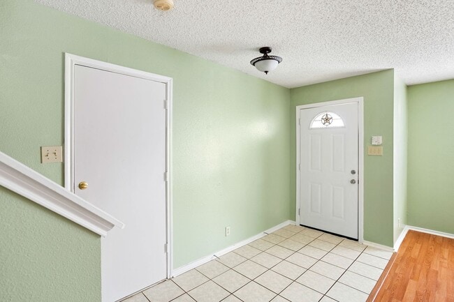 Photo - 2 Story 4 BD | 2.5 BA Available in July near Medical Center!