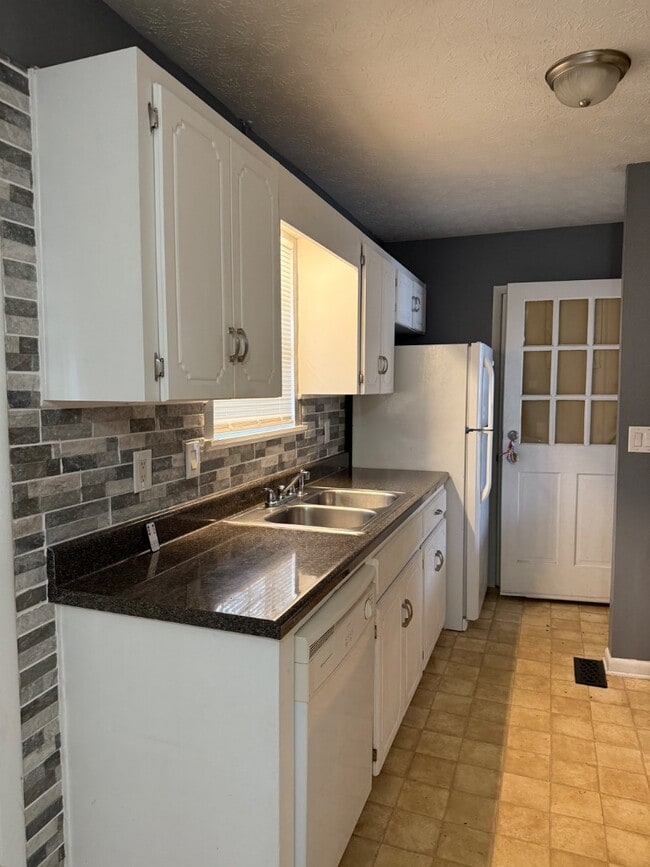 Photo - 108 Mountain Breeze St