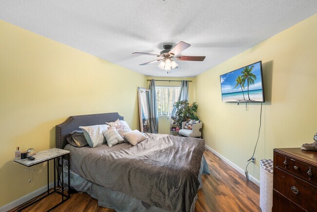 Photo - 42 Loomis St Unidad 217