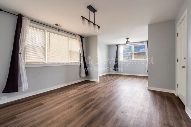 Photo - 2928 N Ridgeway Ave Unit 3