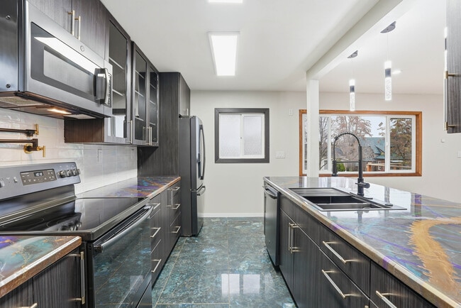 Photo - 729 W Augusta Ave