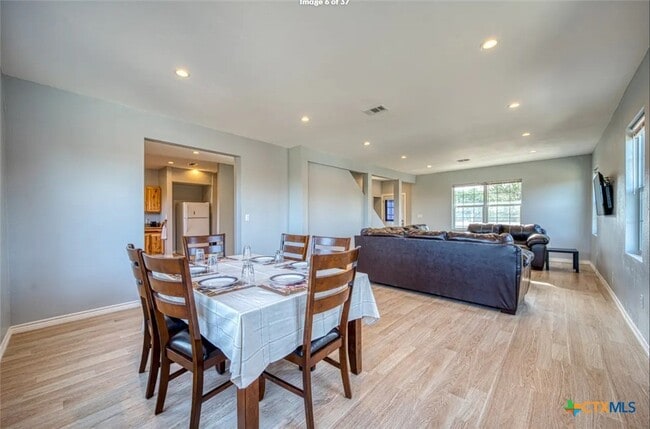 Photo - 729 Clay Ridge