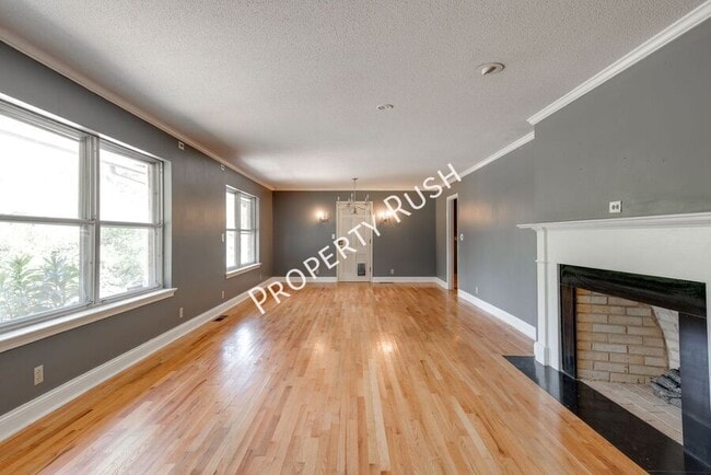 Photo - 303 Windmere Dr