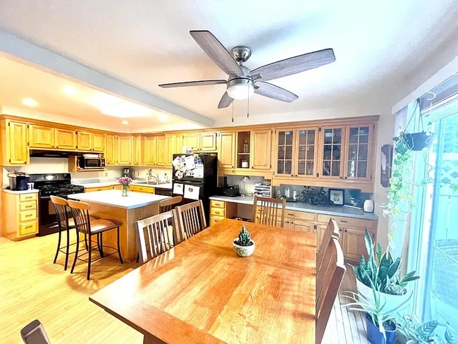 Building Photo - 3303 Prairie Rd