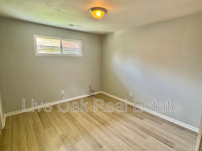 Photo - 314 Woodview Ave