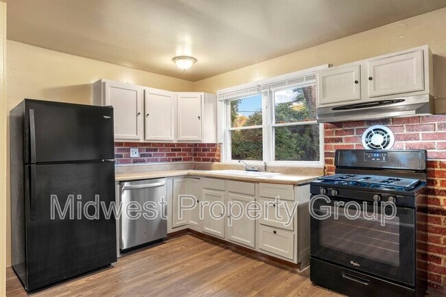 Photo - 1364 Farmview Ave