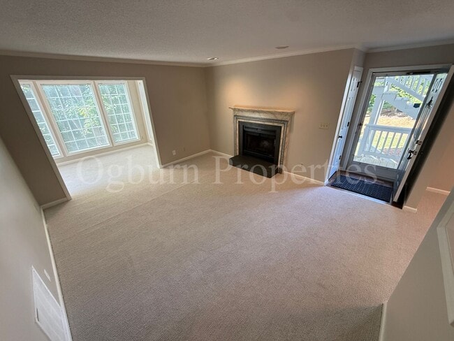 Photo - 640 Balfour Rd