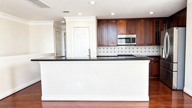 3411 Clearview Cir