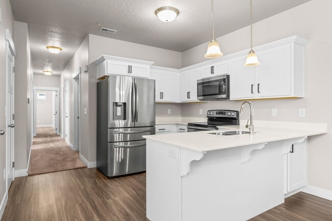 Photo - 752 N 260 W