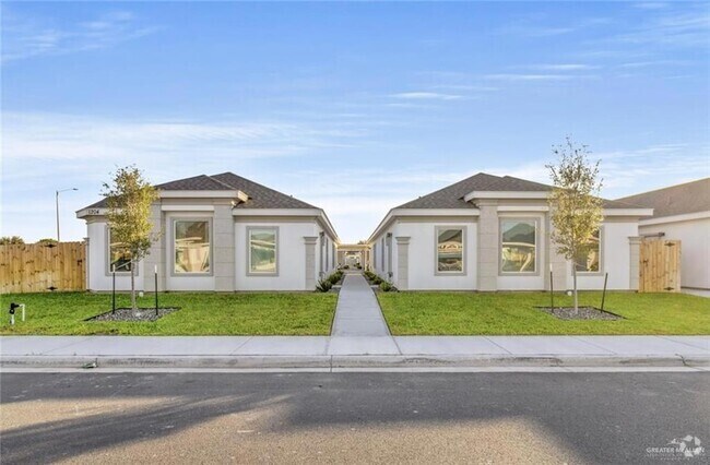 Building Photo - 1204 Shavano Dr Unit 2 Rental